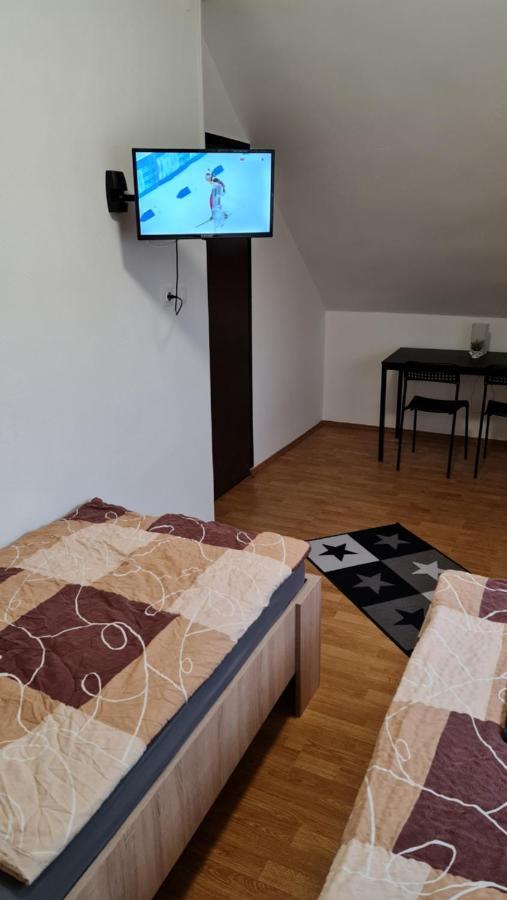 Arato Vendeghaz Hotell Pécs Exteriör bild